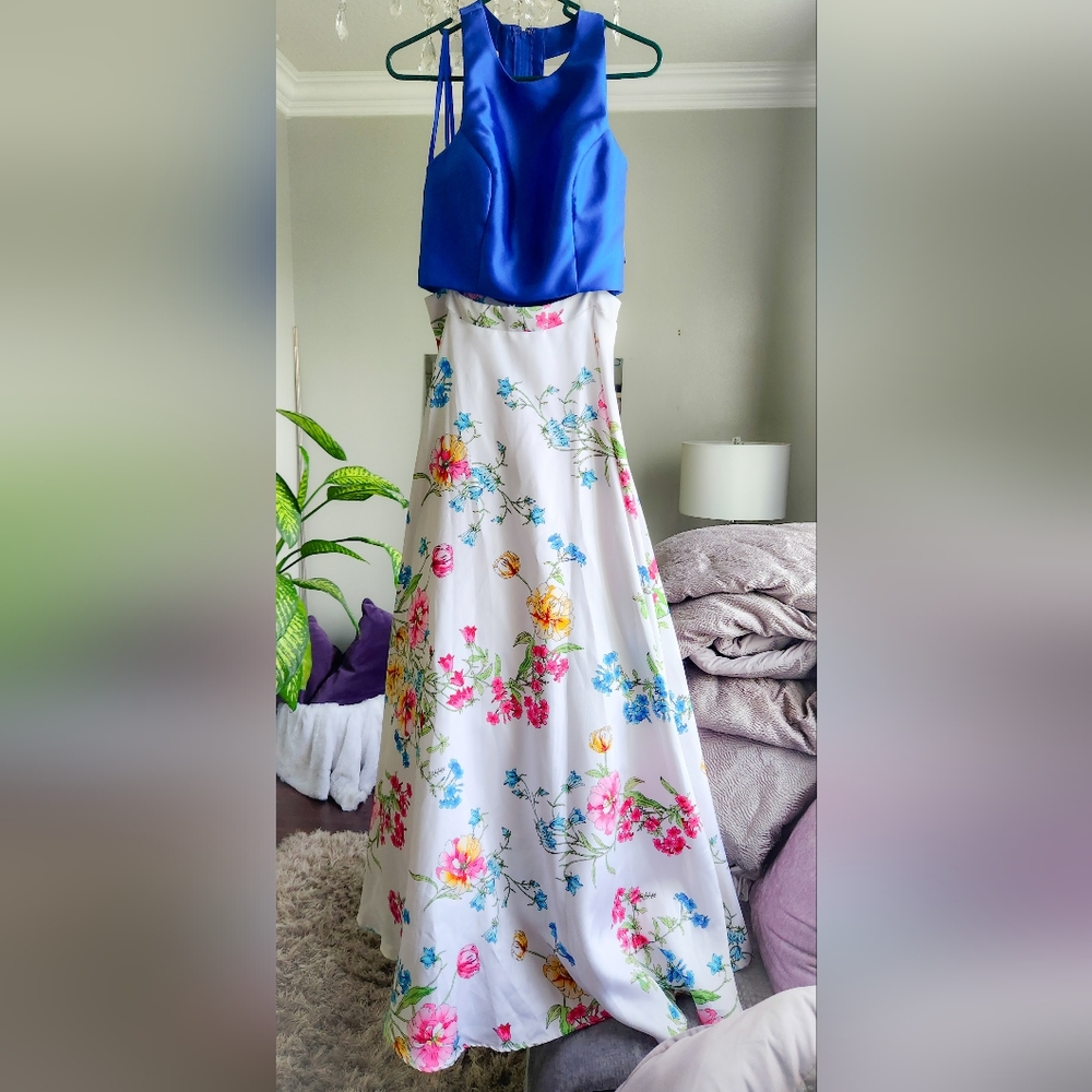 BRAND NEW 2 piece gown. Size 5